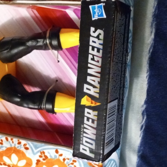 Power Rangers Yellow Action Figure - Picture 4 of 4